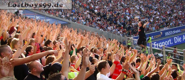 Eintracht Frankfurt - VfB Stuttgart Pyro Rauch Böller Kracher Derby ...